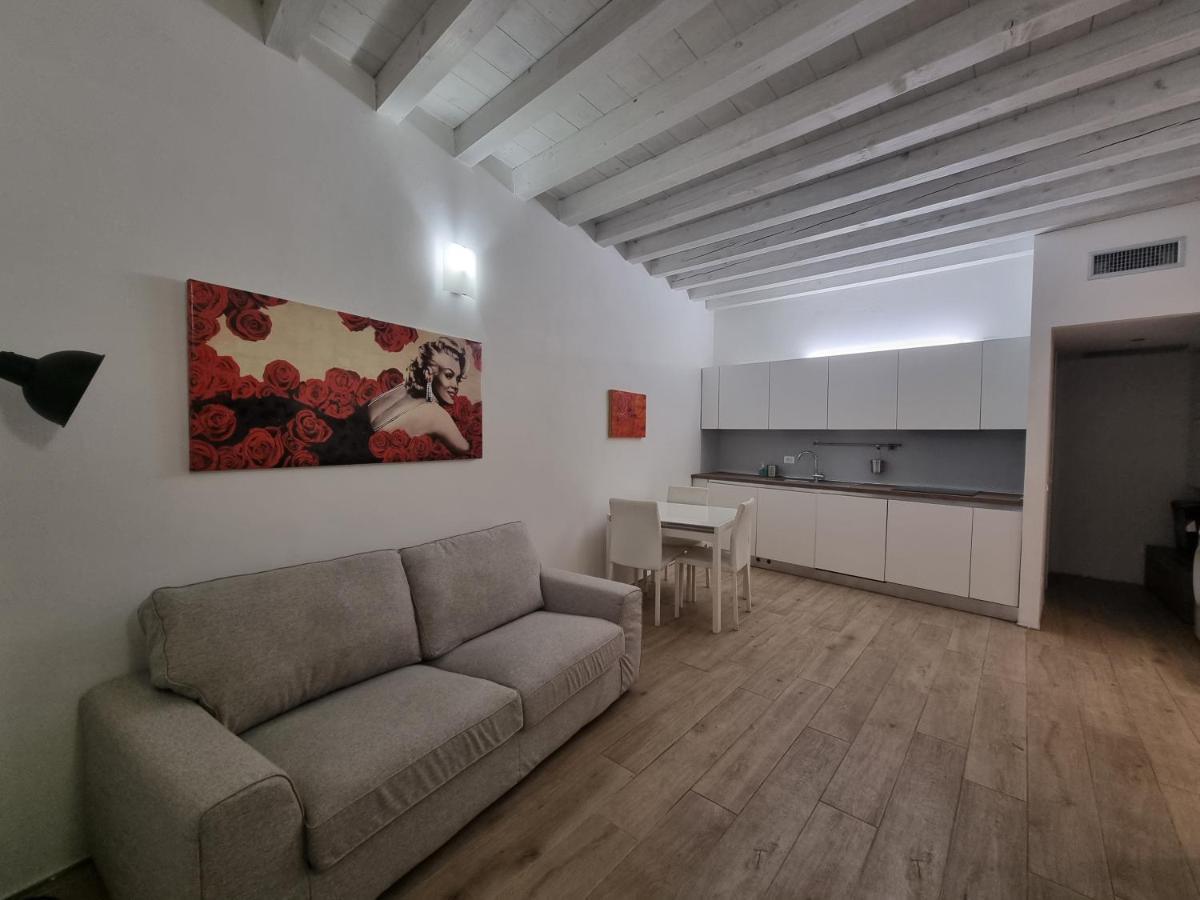 Profumo Di Lago Desenzano-By Goccia Di Lago Desenzano del Garda Luaran gambar